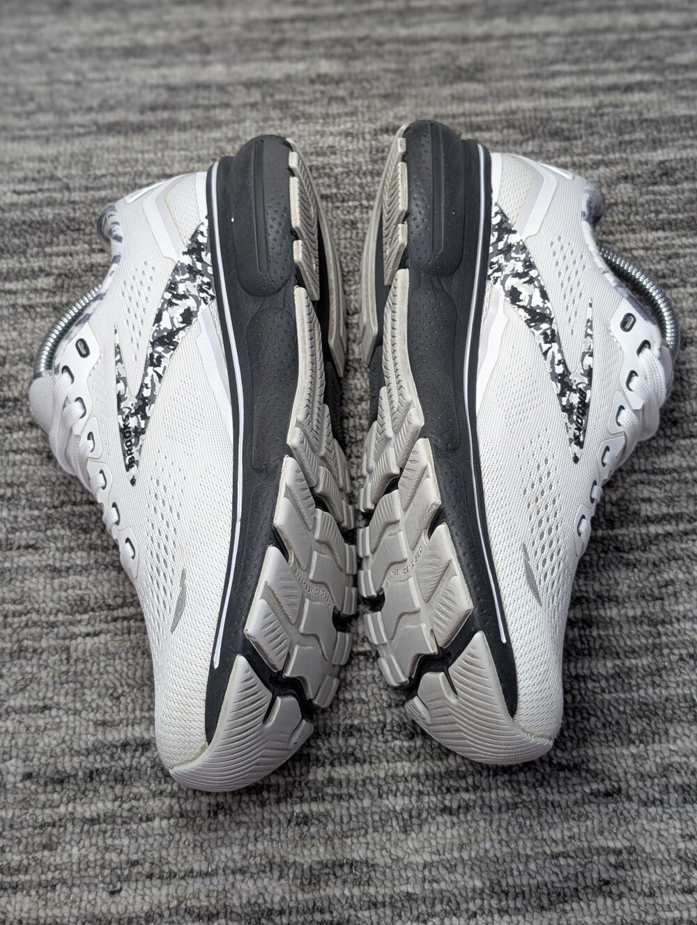 Women's Brooks Ghost 15 Running Shoes - Size 7.5 - Picture 4 of 8